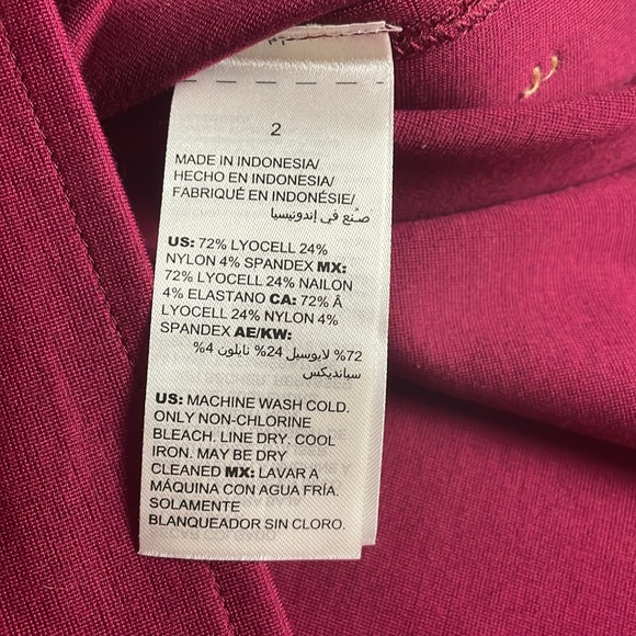 Chico’s Burgundy (maroon) 3/4 sleeve Tunic with Gold Button Detail- Large - Picture 12 of 13